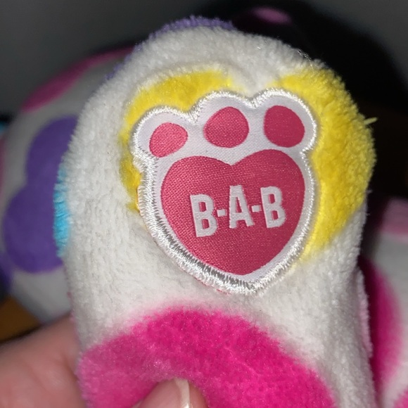 Build a Bear Big Hearts Rainbow Bear. 2019 Valentine’s Day bear. - Picture 3 of 3